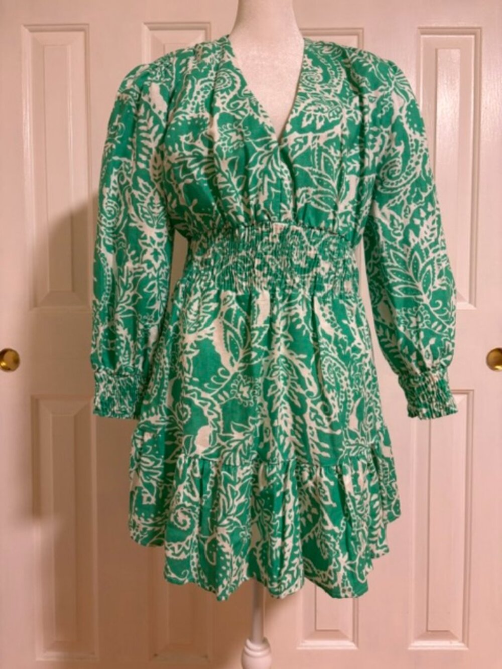 NWOT Zara Green/White Paisley Print V-Neck Smocked Ruffled Hem Mini Dress Large